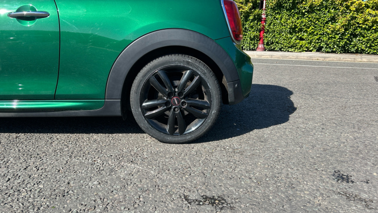 MINI Hatchback 2.0 Cooper S Sport II 3dr Petrol Hatchback